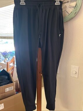 ZYIA Men's Black Zip-Pocket Joggers